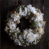 Composizione floreale stabilizzata White Wreath