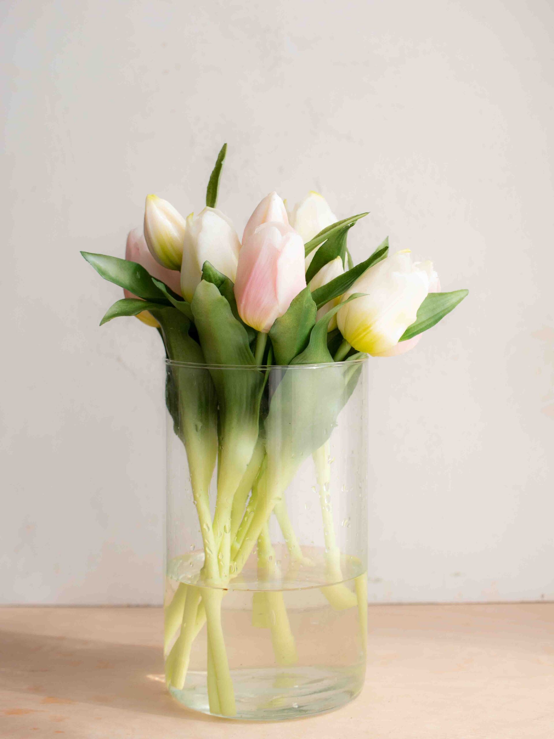 Bouquet tulipani real touch bianco screziato corto